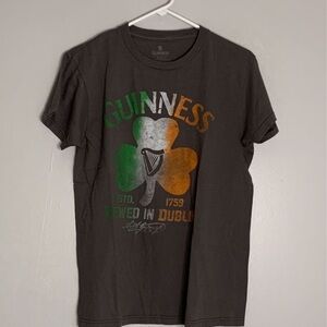 Guinness T-Shirt Irish Shamrock Logo Crewneck short sleeve tee small unisex
